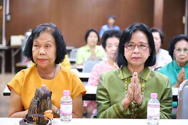 ชมรมรวมช่อแก้วสวนสุนันทา จัดกิจกรรมงานบุญทอดผ้าป่ามหากุศล เพื่อนช่วยเพื่อนครั้งที่ 2